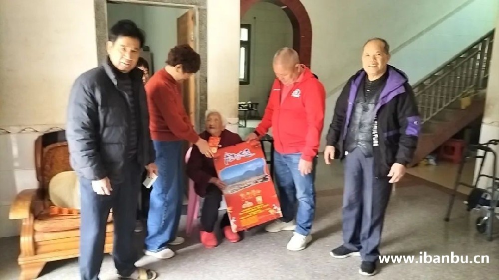 元旦期间，洪伟龙书记带领团队深入良山村慰问80岁以上老人